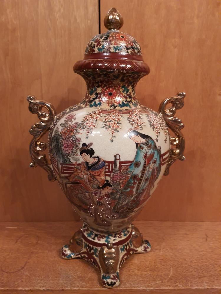 Deckel-Vase, Porzellan  - China - 20. Jahrhundert