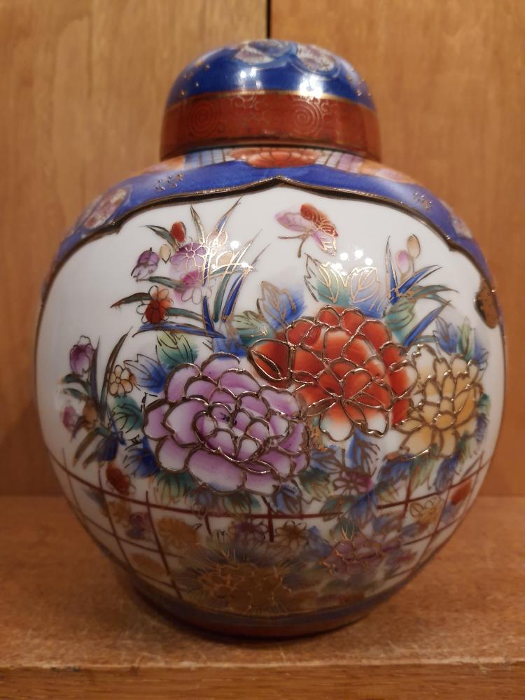 Deckel-Vase, Porzellan  - China - 20. Jahrhundert