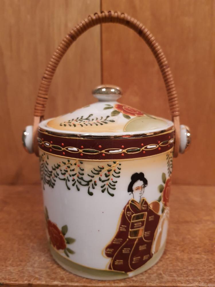 Henkel-Töpfchen, Porzellan  - Japan - Mitte 20. Jahrhundert