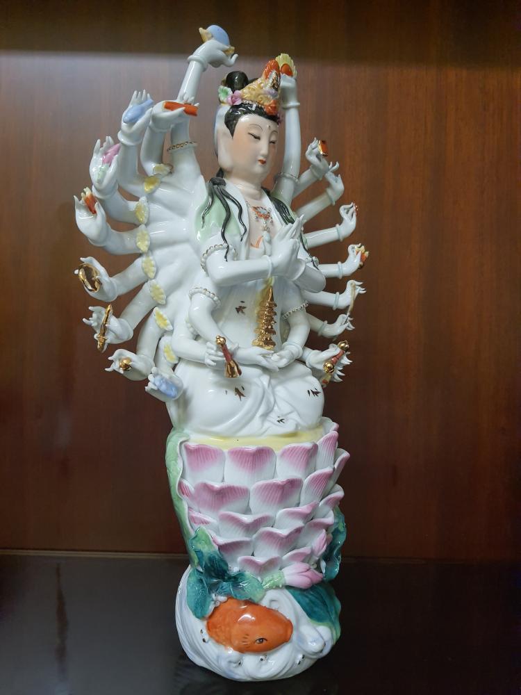 Porzellan-Figur, Gottheit Guanyin - Japan - 20. Jahrhundert