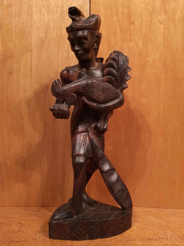 Holz-Figur, Geflügelhändler  - Bali - Mitte 20. Jahrhundert