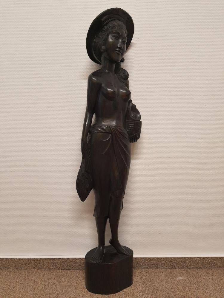 Holz-Figur, Feldarbeiterin  - Bali - Anfang 20. Jahrhundert