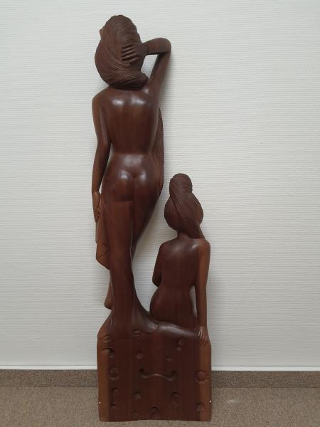 Holz-Skulptur, Zwei Frauen  - Bali - Mitte 20. Jahrhundert