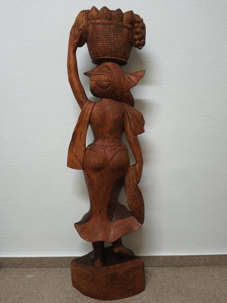 Holz-Figur, (107cm) Markthändlerin  - Bali - Mitte 20. Jahrhundert