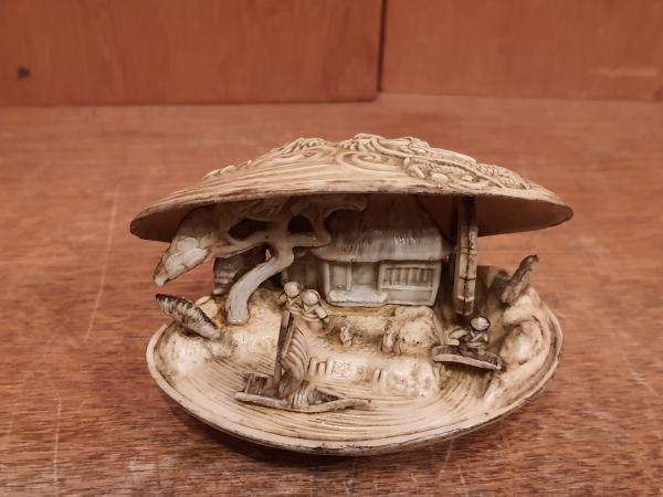 Bakelit-Figur, Muschelminiatur  - Japan - 1. Hälfte 20. Jahrhundert