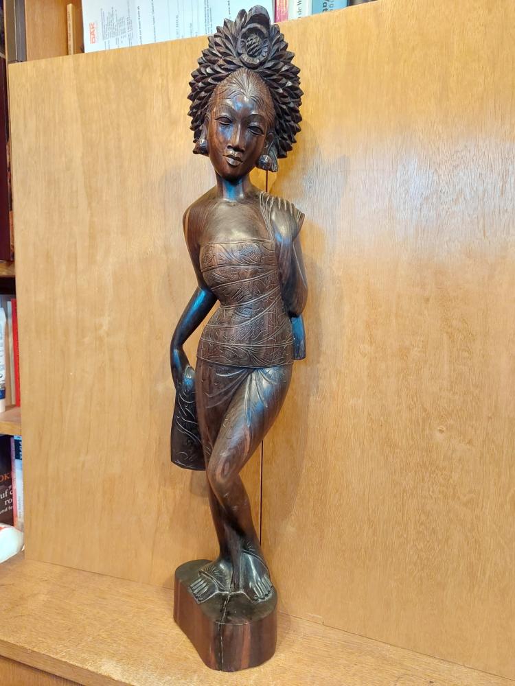 Holz-Figur, Junge Dame - Bali - 20. Jahrhundert