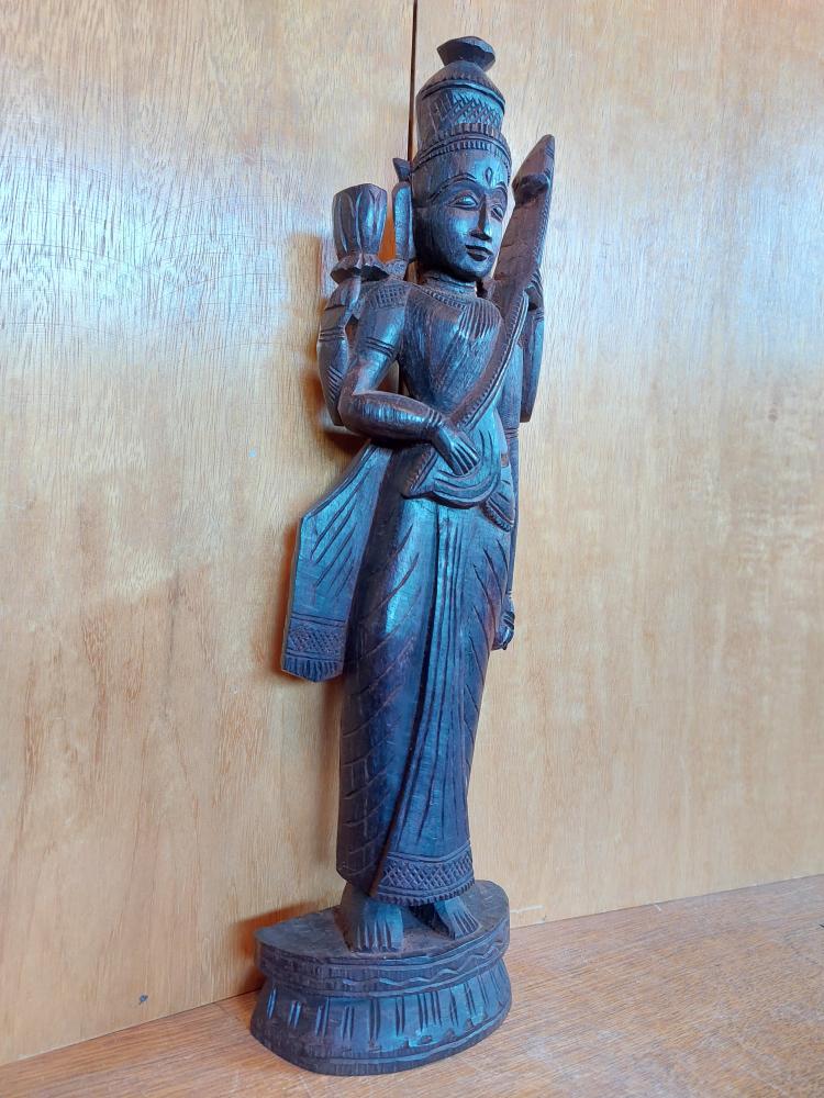 Holz-Figur, Sarasvati  - Bali -  Mitte 20. Jahrhundert