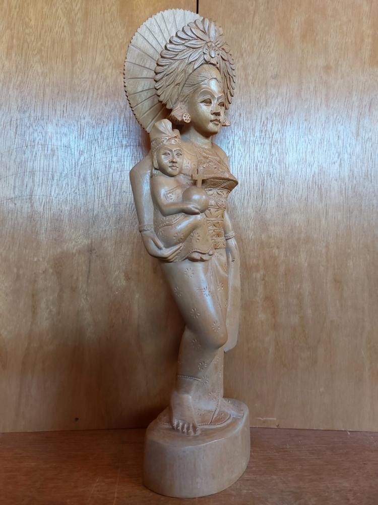 Holz-Figur, Dame mit kl. Jungen  Bali - 20. Jahrhundert