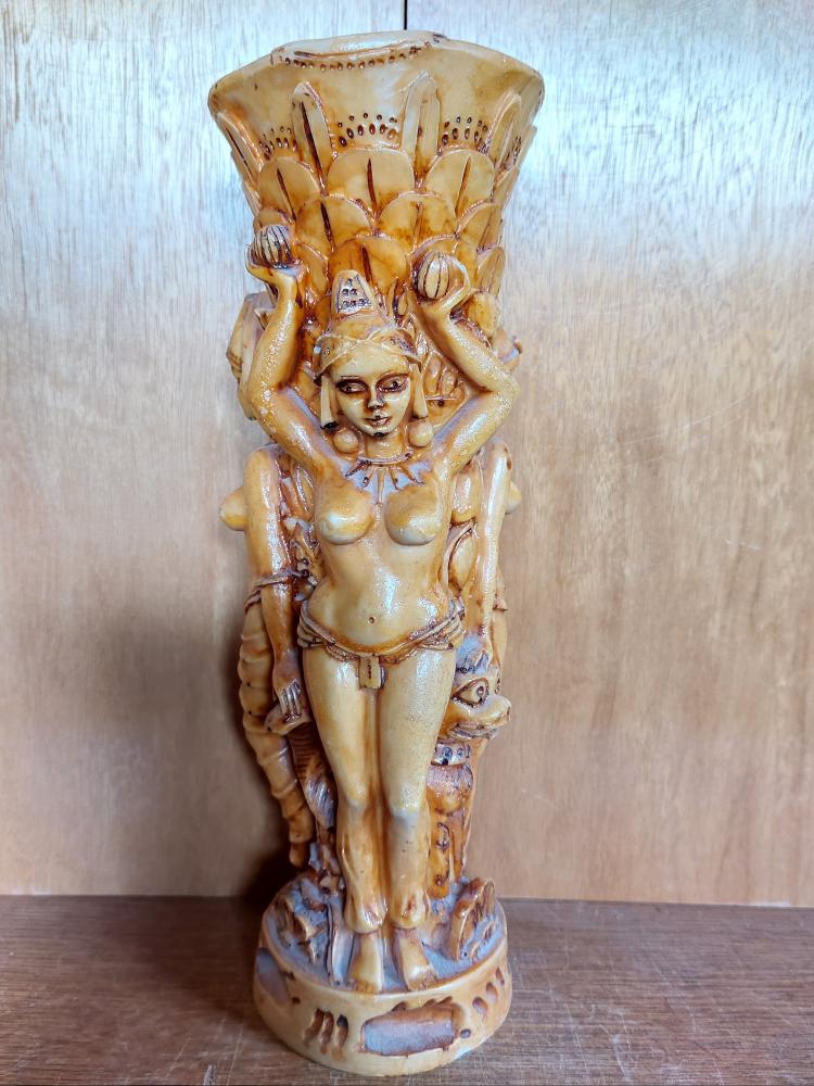 Figur aus Kunststein, Kerzenhalter  - Asien - Mitte 20. Jahrhundert