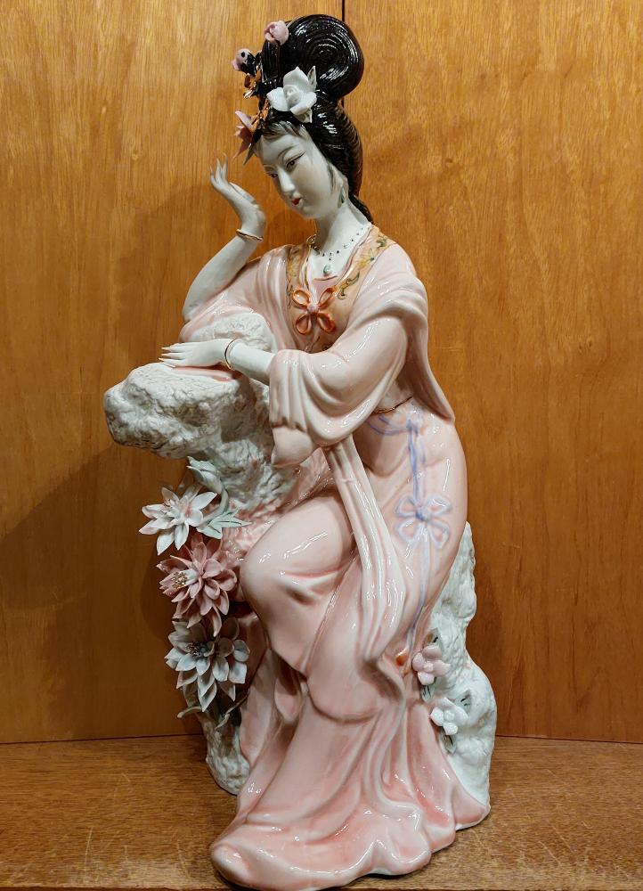 Porzellan-Figur, Geisha  - China - 2. Hälfte 20. Jahrhundert
