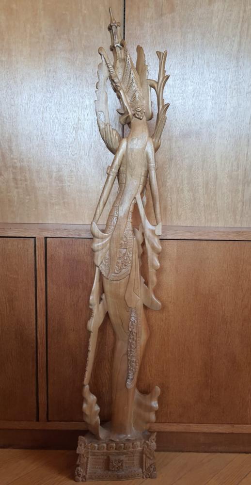 Holz-Figur, (105cm) Göttin Dewi Sri  - Bali - Mitte 20. Jahrhundert